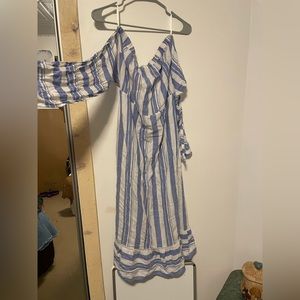 Long sleeve, backless dress